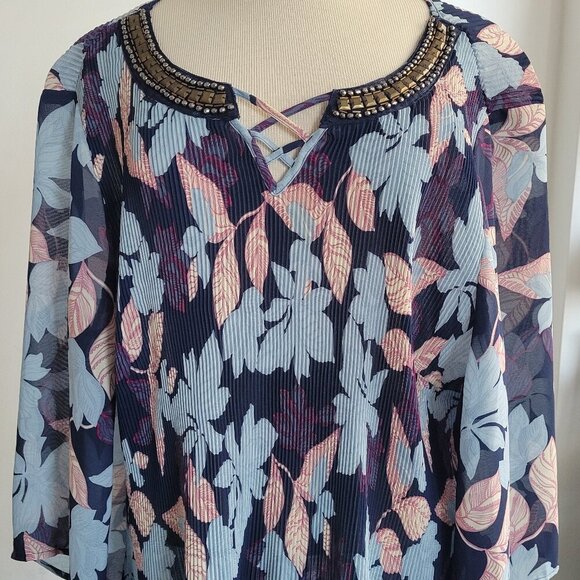 Catherine’s Women’s Pleated Grommet Floral Art Tunic (Plus Size: 2X) - Picture 1 of 16